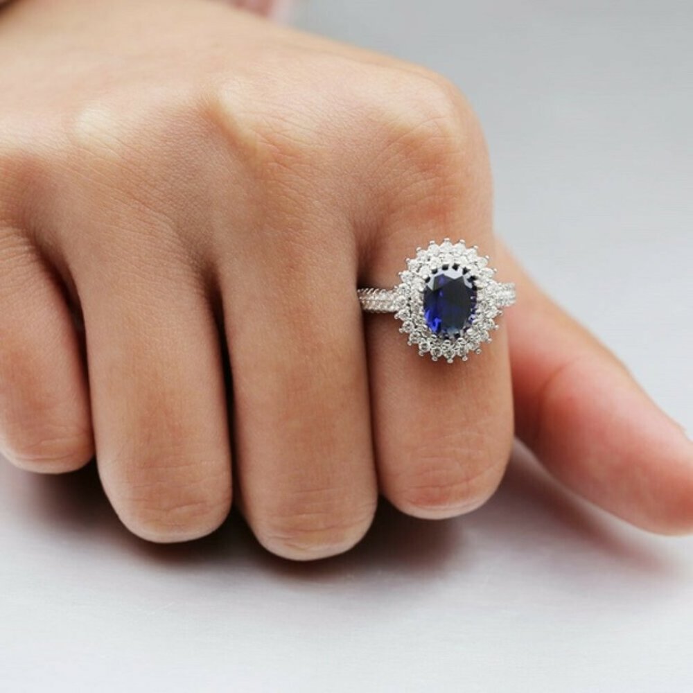 Beautiful 925 Silver Oval Cut Blue Sapphire Ring - Picture 4 of 5